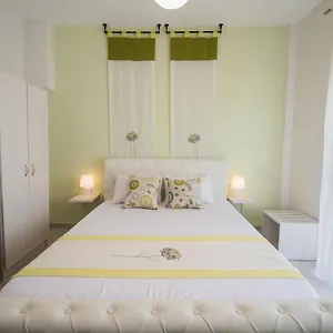 Apartament Chelona, Nea Plagia