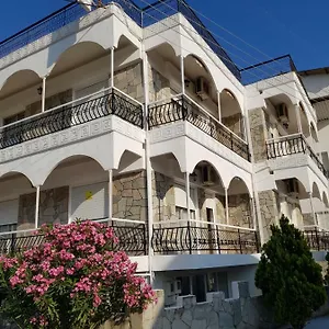 Hotel de apartamente Argo, Nea Plagia